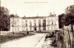 Le château du Grand-Val en 1935 environ et le pavillon rue Chevreul  qui correspond à l'aile droite conservée.